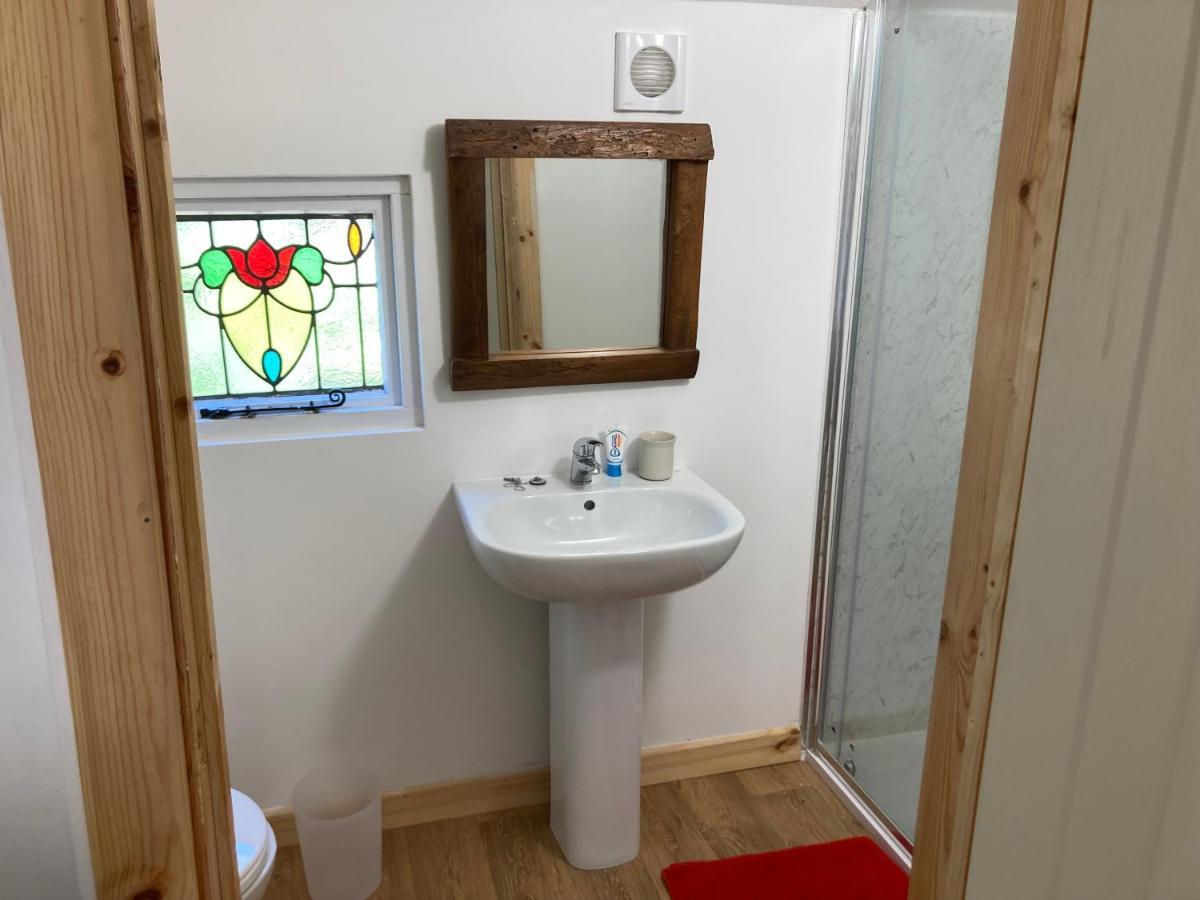 Honey Bee Cabin Llandysul Exterior foto